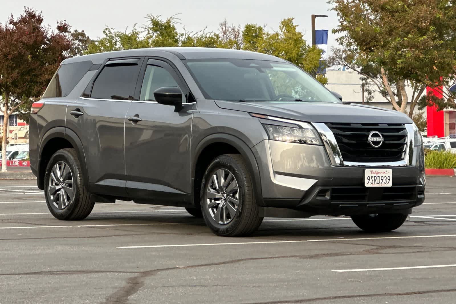 Used 2025 Nissan Pathfinder S FWD image 10