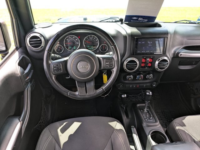 Used 2017 Jeep Wrangler Unlimited Sahara w/ Connectivity Group AWD/4WD image 26