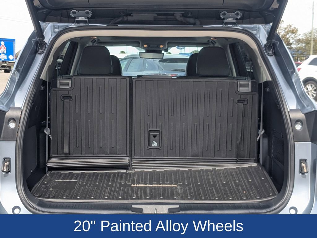 Used 2023 Toyota Highlander Platinum FWD image 13