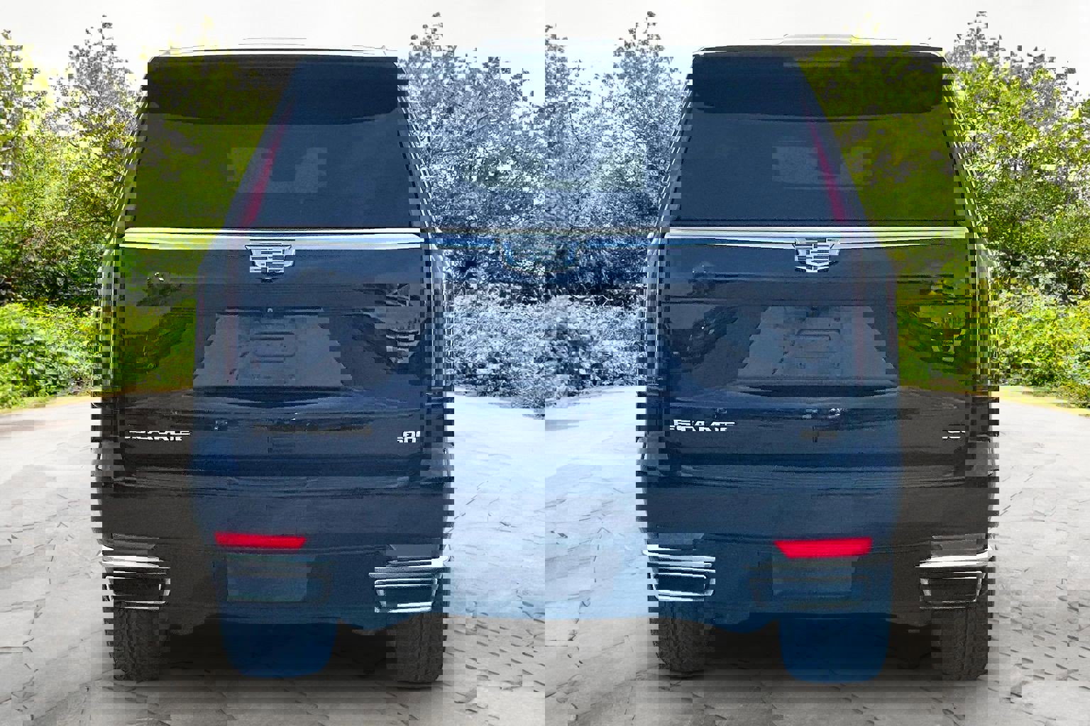 Used 2023 Cadillac Escalade Premium Luxury image 4