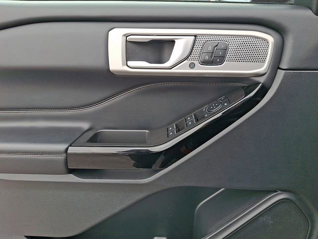Certified 2023 Ford Explorer Platinum w/ Equipment Group 601A image 13