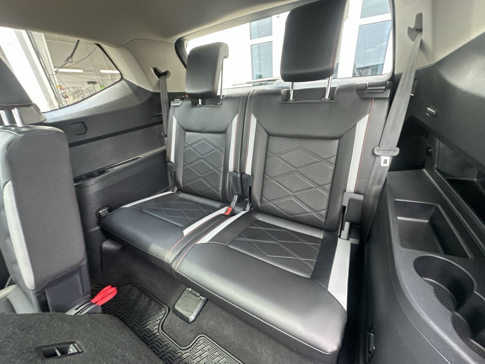 Used 2025 Volkswagen Atlas Peak Edition SE AWD/4WD image 33