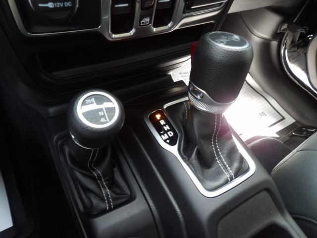 Used 2019 Jeep Wrangler Unlimited Sahara w/ Cold Weather Group AWD/4WD image 26