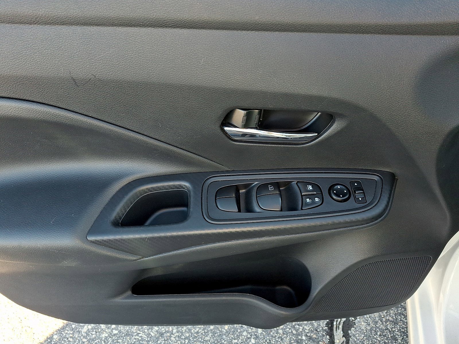 Used 2024 Nissan Versa SV image 11