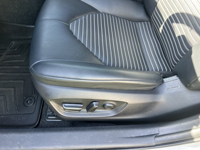 Used 2021 Toyota Camry SE w/ Convenience Package FWD image 19
