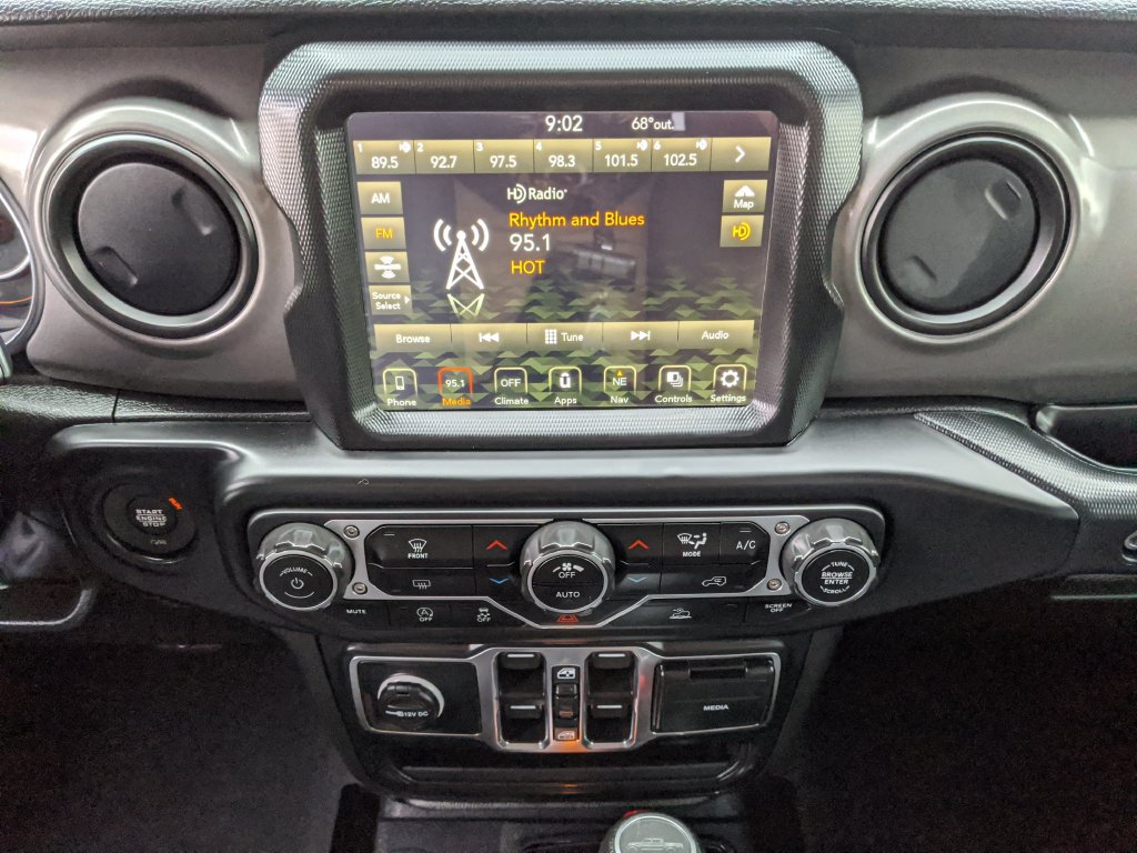 Used 2023 Jeep Gladiator Sport AWD/4WD image 7