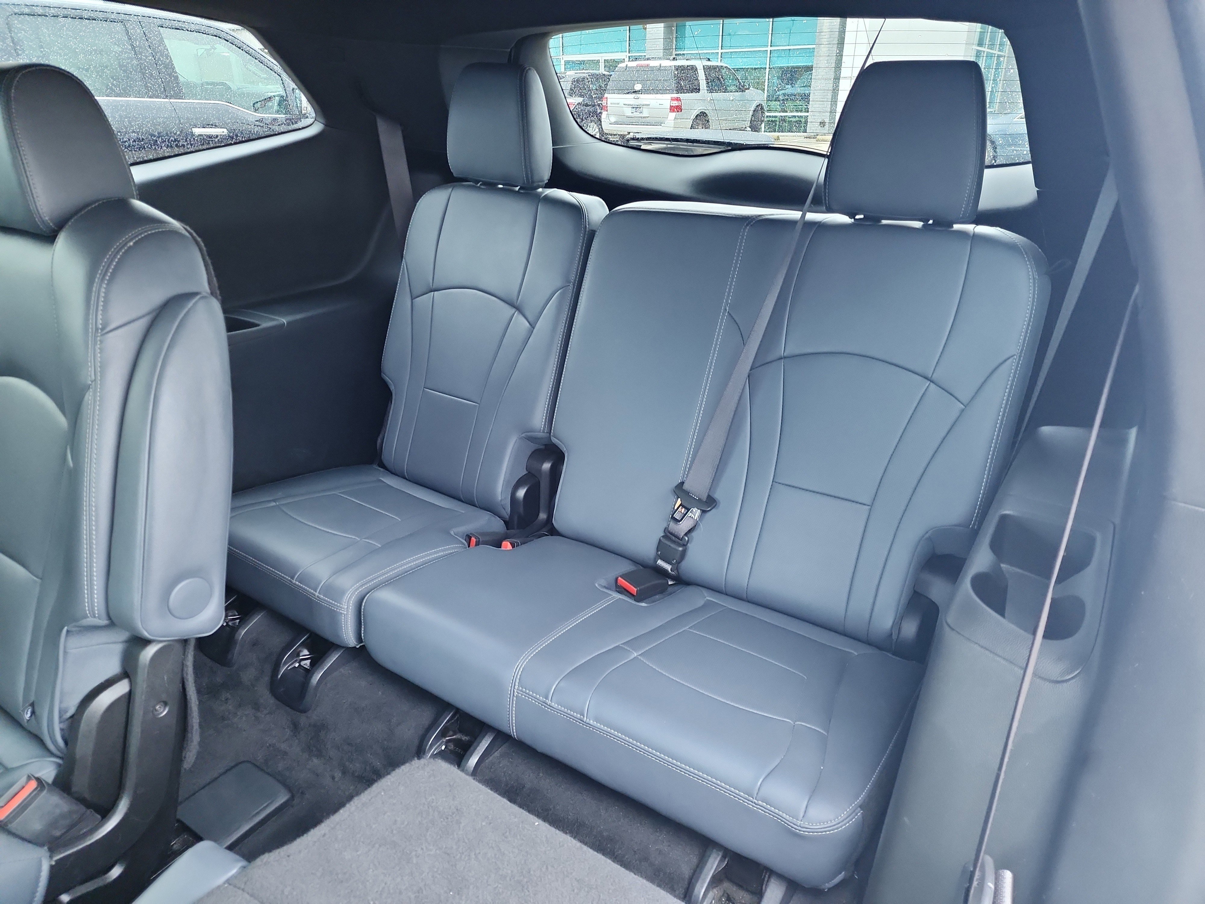 Used 2023 Buick Enclave Essence image 12