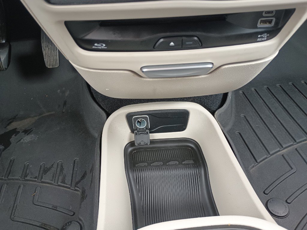 Used 2022 Chrysler Pacifica Touring-L w/ Uconnect Theater Family Group image 22