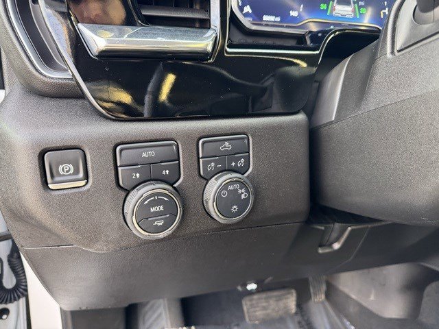 Used 2025 Chevrolet Silverado 1500 LT image 14