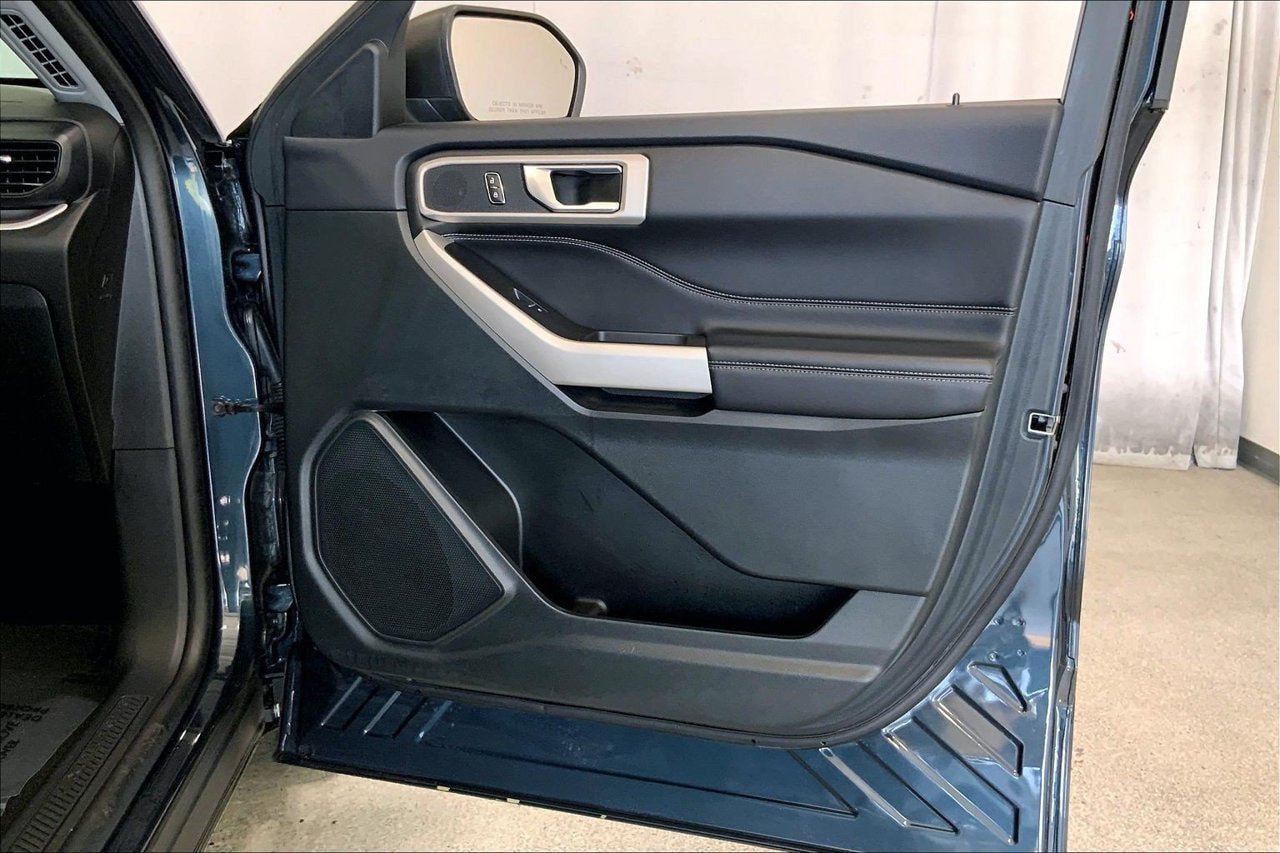 Certified 2024 Ford Explorer XLT RWD image 23