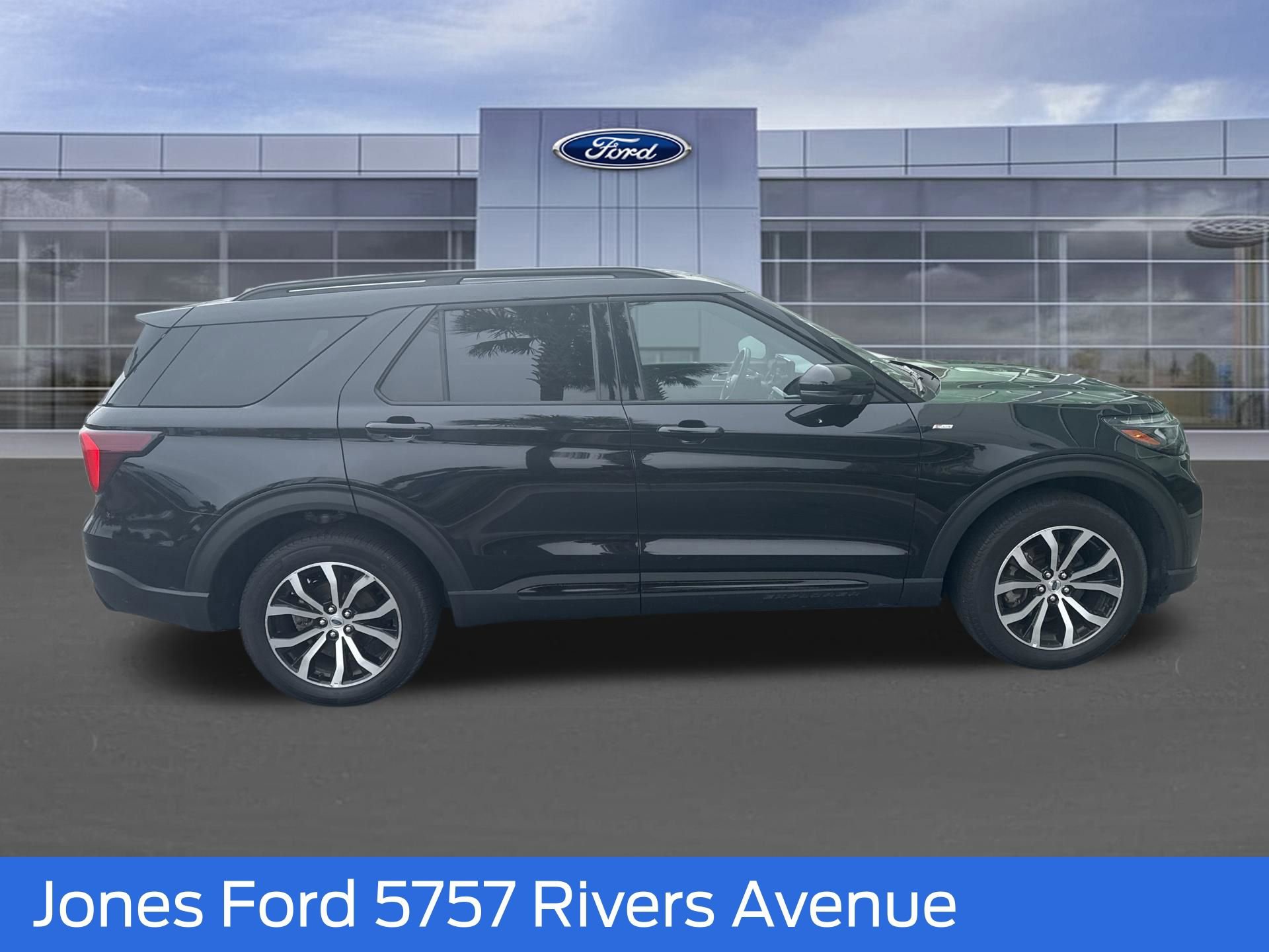 Certified 2025 Ford Explorer ST-Line image 3