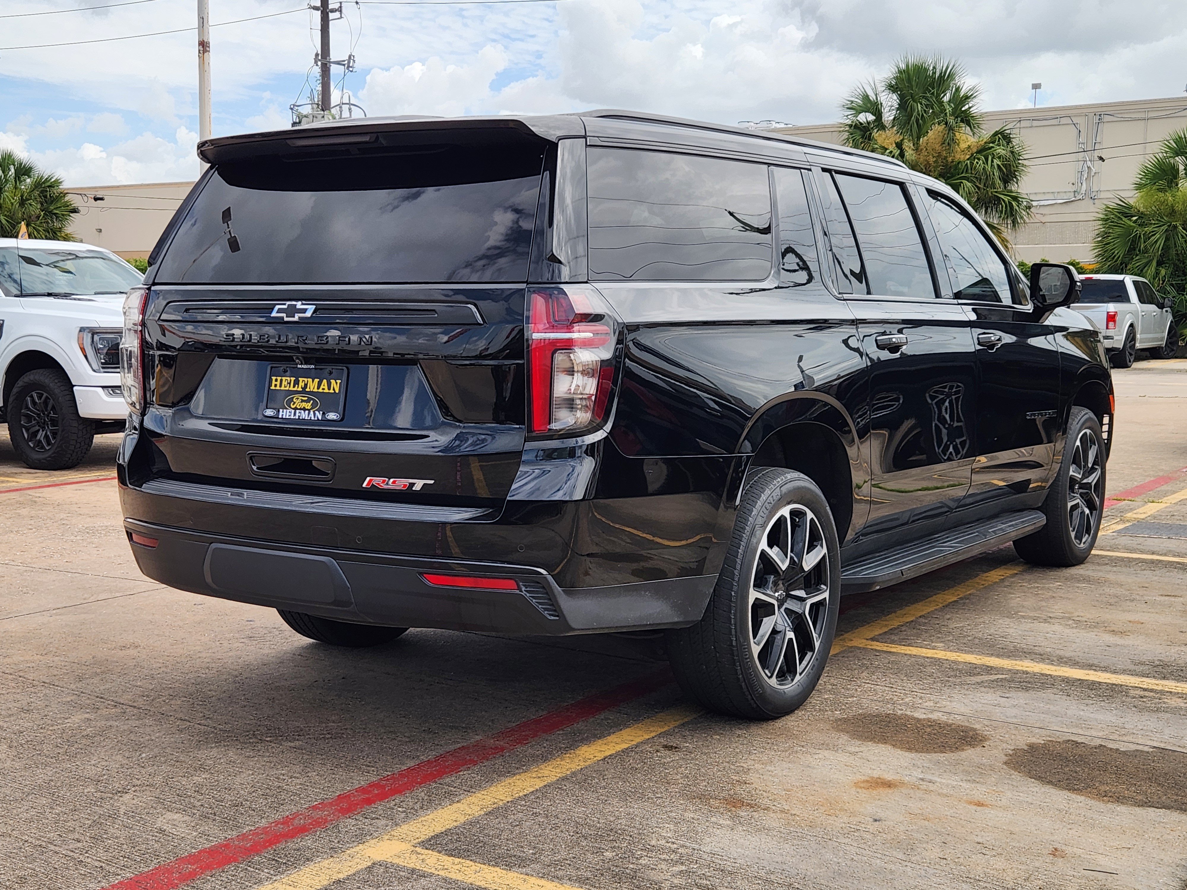 Used 2024 Chevrolet Suburban RST w/ Luxury Package AWD/4WD image 3