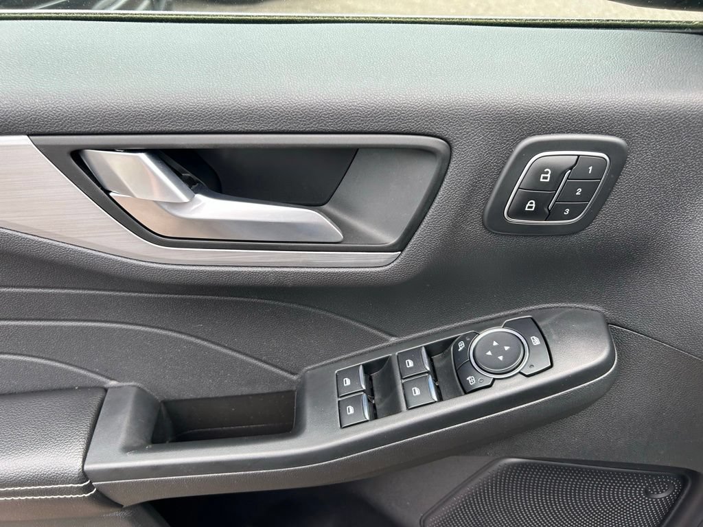 Certified 2023 Ford Escape Platinum AWD/4WD image 12