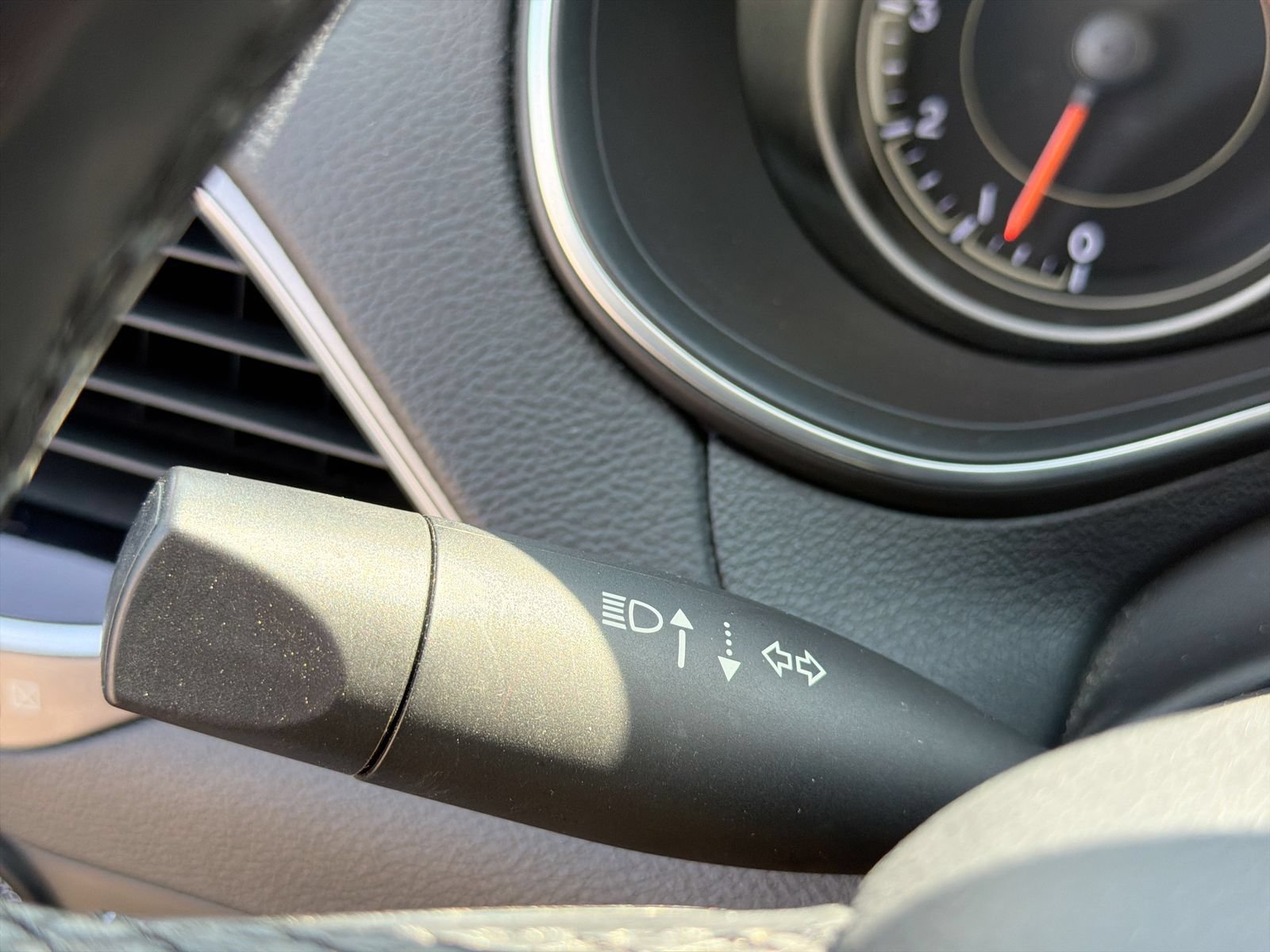 Used 2019 Jeep Cherokee Limited AWD/4WD image 30