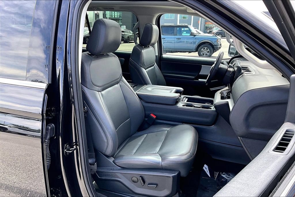 Certified 2025 Ford Expedition Max Active AWD/4WD image 7