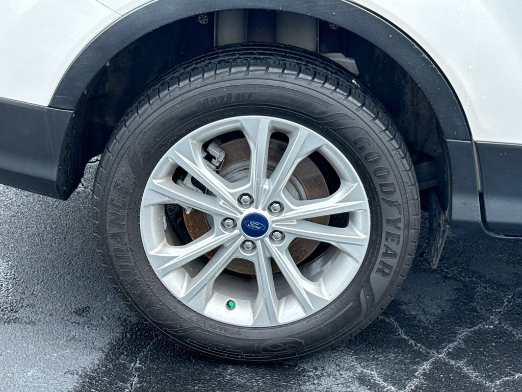 Certified 2017 Ford Escape SE w/ Equipment Group 201A FWD image 17