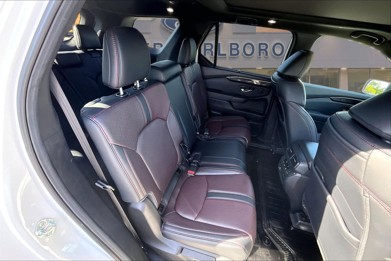 Used 2025 Honda Pilot Black Edition image 27