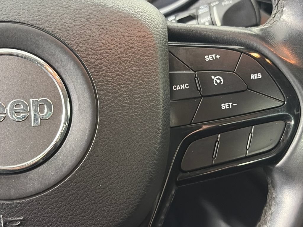 Used 2019 Jeep Cherokee Latitude Plus AWD/4WD image 18