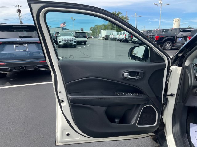 Used 2019 Jeep Compass Latitude AWD/4WD image 16