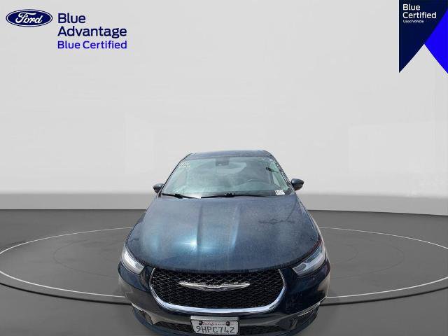 Used 2023 Chrysler Pacifica Touring-L FWD image 4
