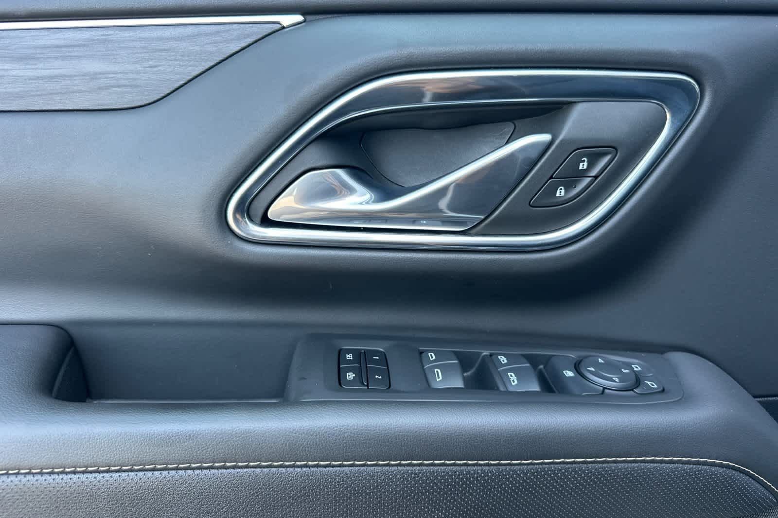 Used 2024 GMC Yukon XL SLT image 13