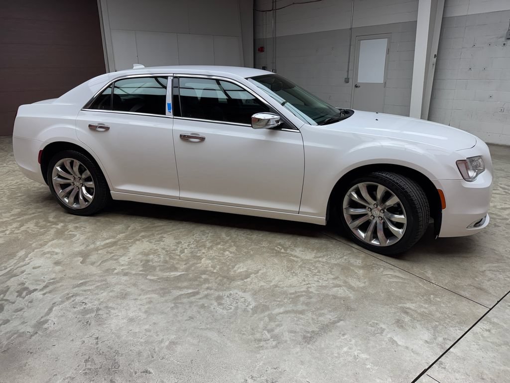 Used 2019 Chrysler 300 Limited RWD image 6