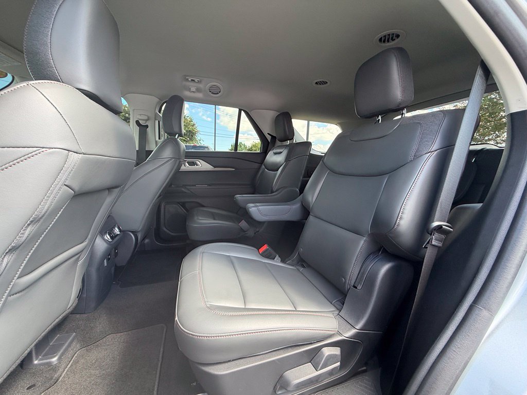 Certified 2025 Ford Explorer Active w/ Active Comfort Package RWD image 33