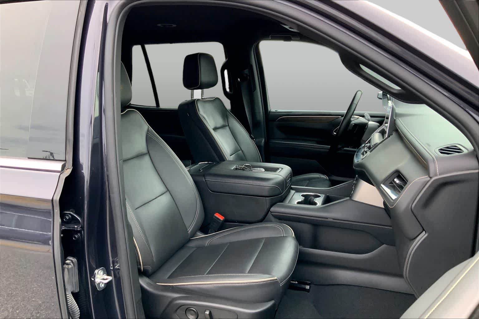 Used 2024 Chevrolet Tahoe Premier RWD image 9