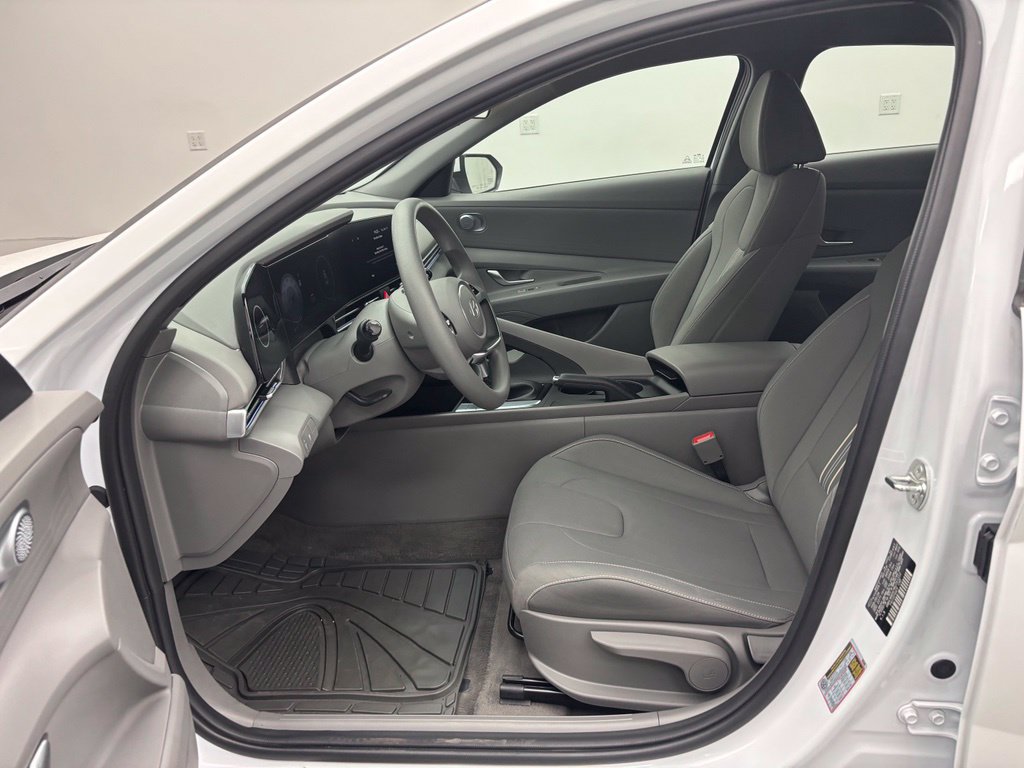 Used 2024 Hyundai Elantra SEL FWD image 22
