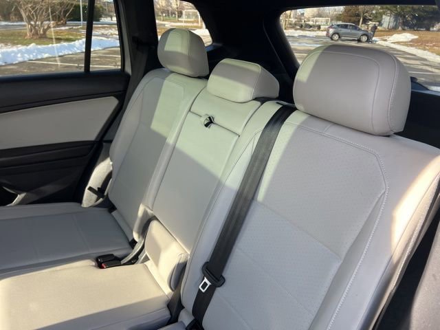 Used 2020 Volkswagen Tiguan SE R-Line image 24