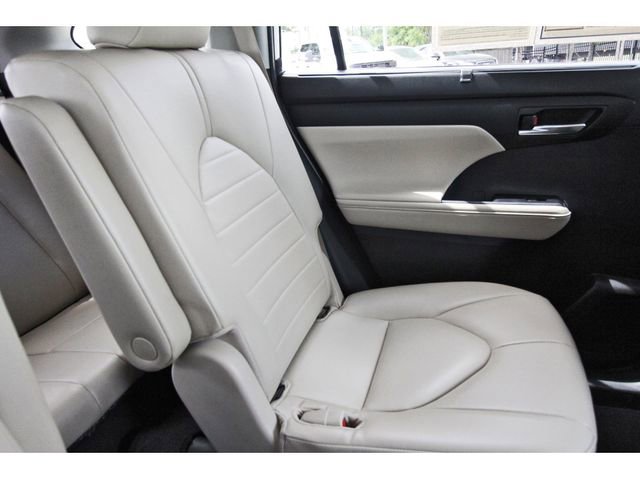 Used 2023 Toyota Highlander XLE FWD image 10