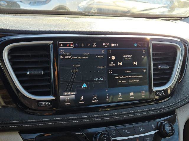 Used 2024 Chrysler Pacifica Limited image 28