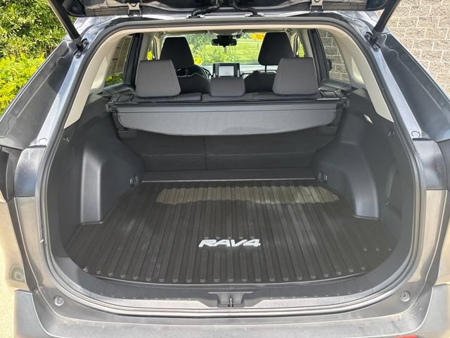 Used 2022 Toyota RAV4 XLE w/ Convenience Package AWD/4WD image 13