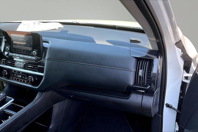 Used 2024 Nissan Pathfinder SV FWD image 17