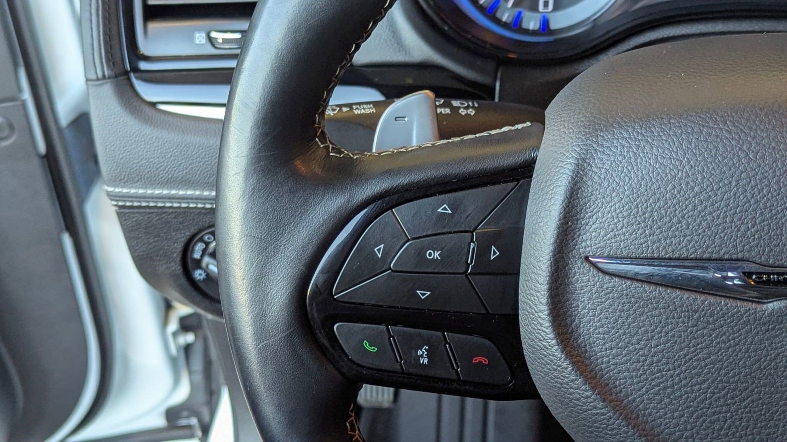 Used 2023 Chrysler 300 C image 16