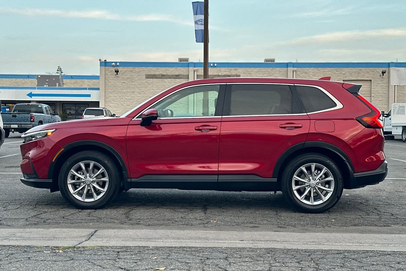 Used 2025 Honda CR-V EX-L image 5