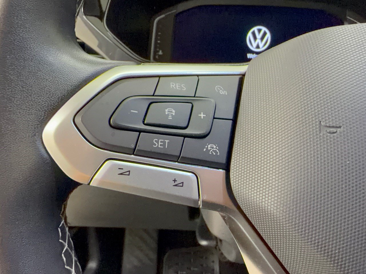 Used 2022 Volkswagen Taos SEL AWD/4WD image 18