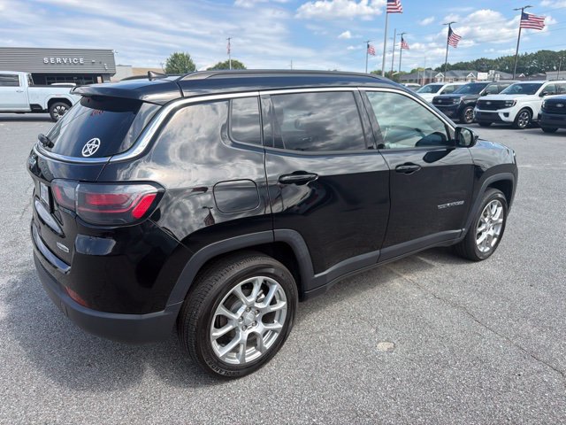 Used 2024 Jeep Compass Latitude w/ Sun and Sound Group AWD/4WD image 6