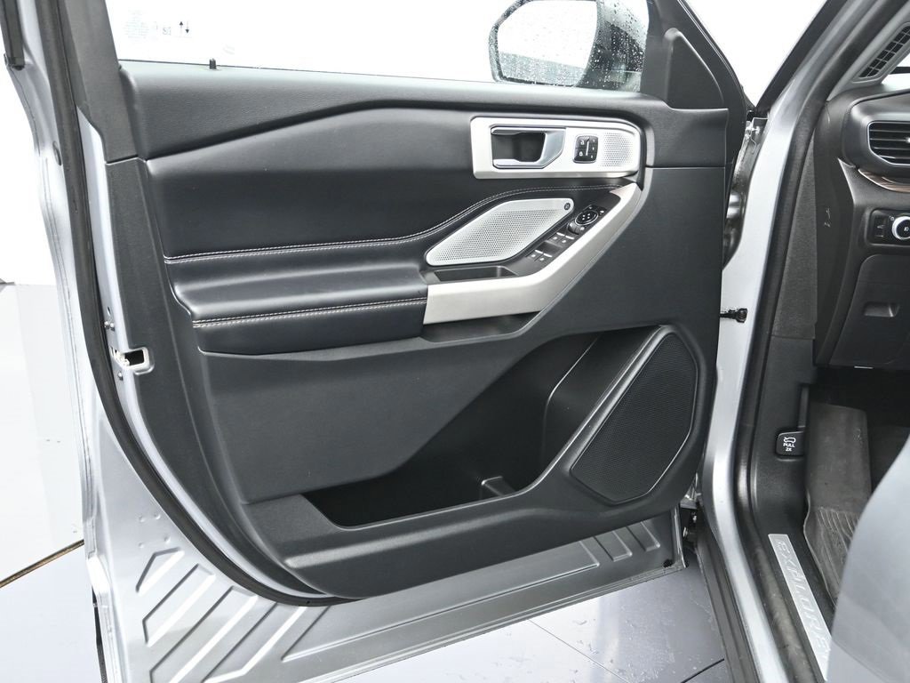 Certified 2022 Ford Explorer Limited w/ Limited Technology Package image 26