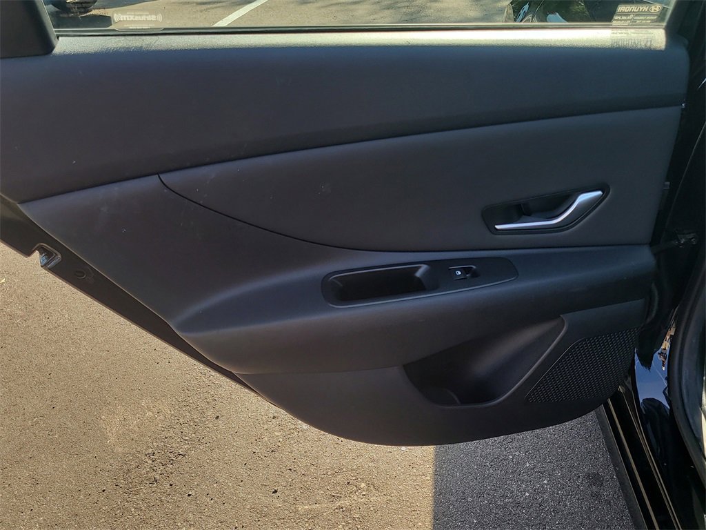 Used 2022 Hyundai Elantra SEL w/ Convenience + Premium Package image 8