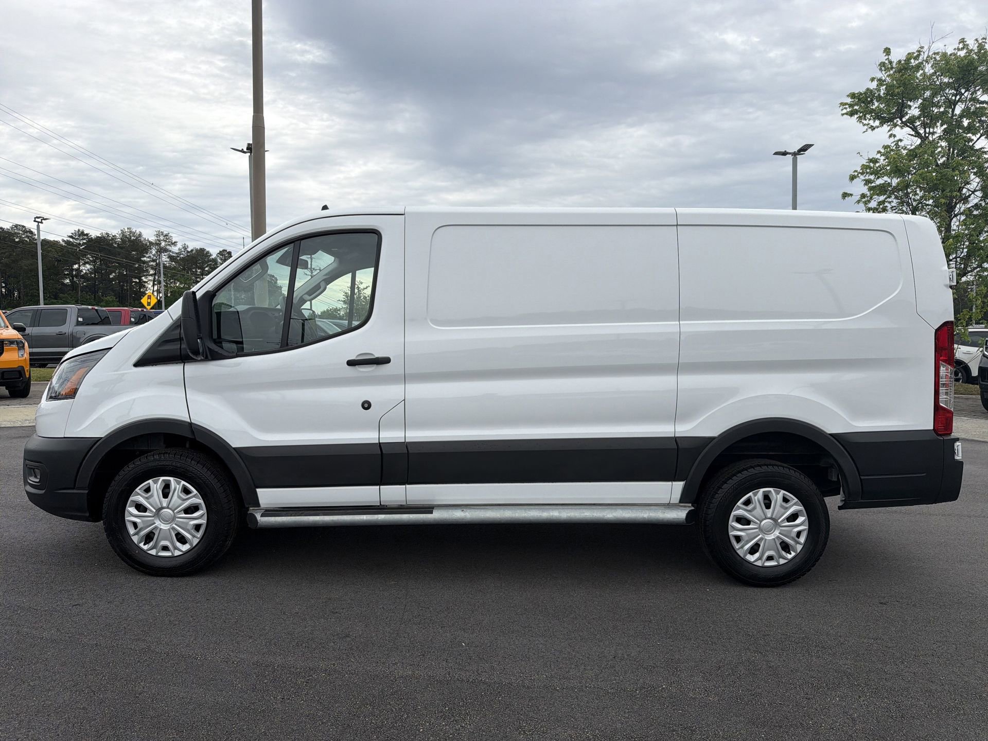 Certified 2025 Ford Transit 250 Low Roof w/ Exterior Upgrade Package RWD image 21