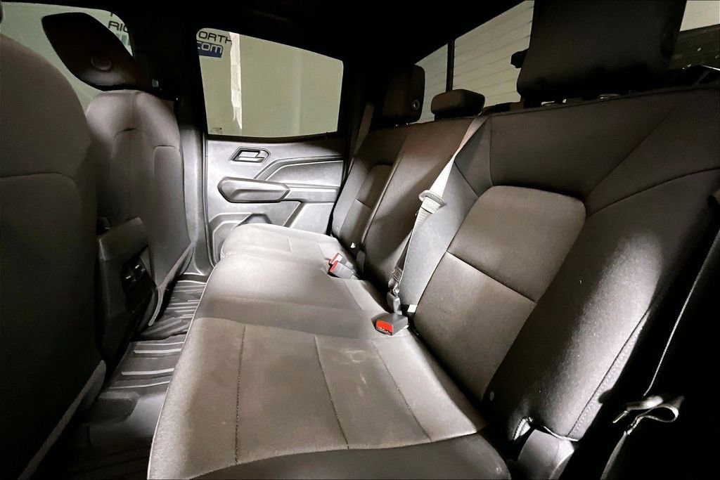 Used 2025 Chevrolet Colorado W/T image 21