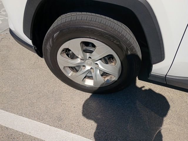 Used 2021 Toyota RAV4 LE image 8