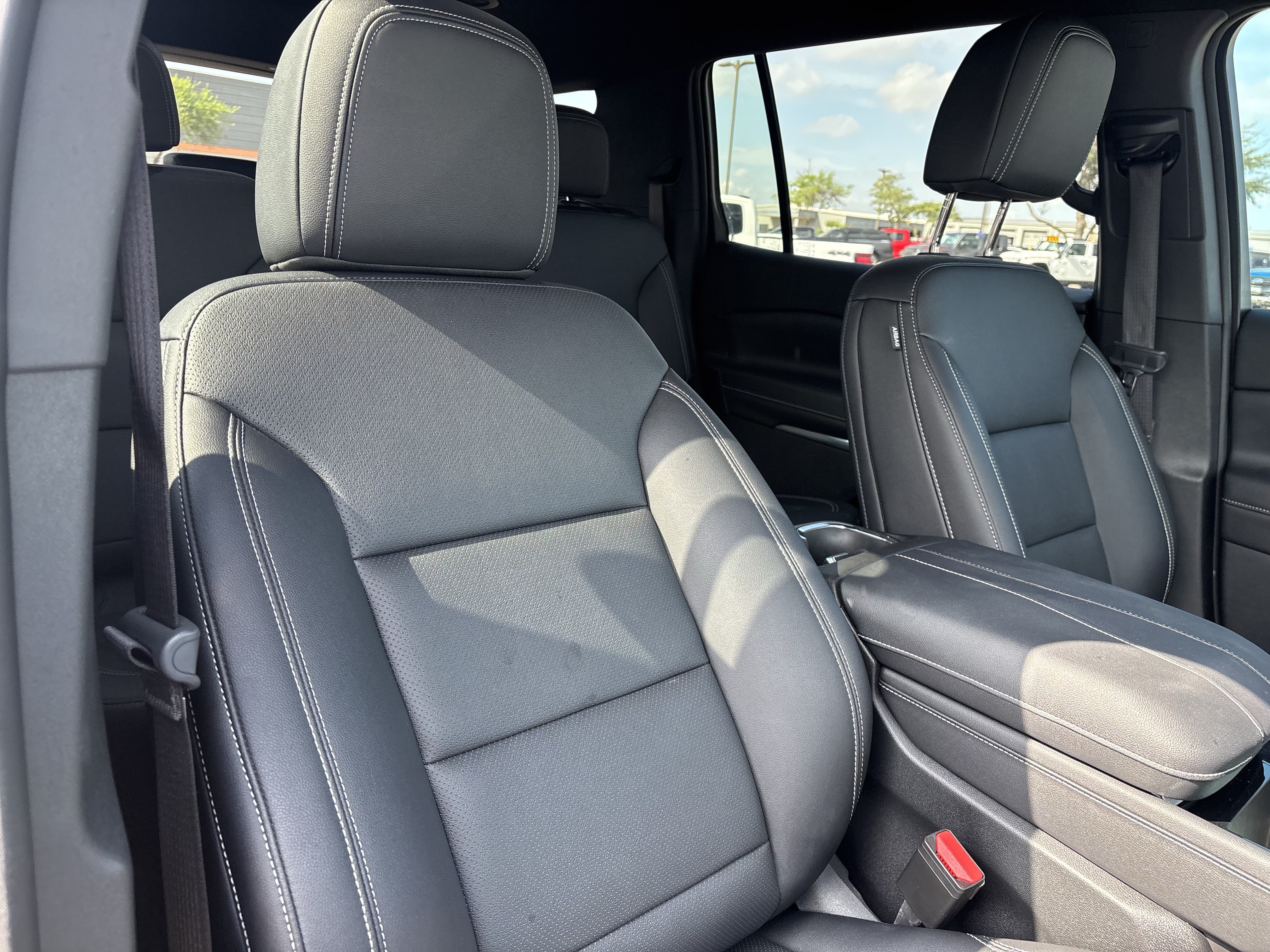 Used 2025 Chevrolet Traverse LT w/ Driver Confidence Package FWD image 29
