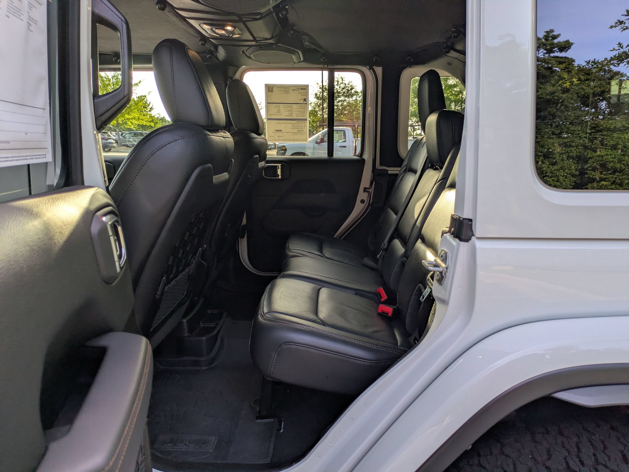 Used 2022 Jeep Wrangler Unlimited Rubicon w/ Xtreme Recon 35" Tire Package AWD/4WD image 29