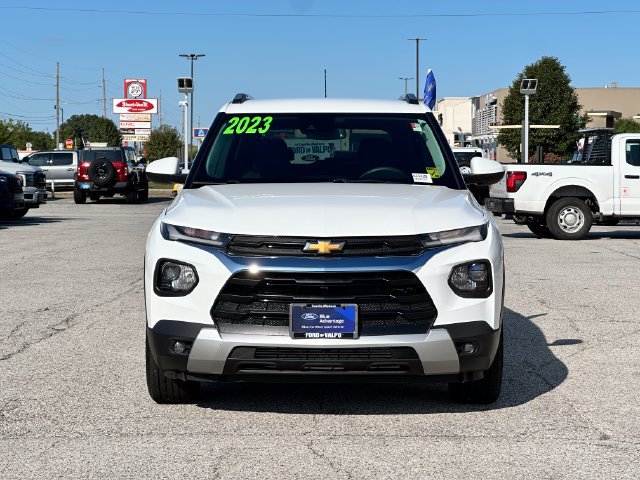 Used 2023 Chevrolet TrailBlazer LT w/ Convenience Package AWD/4WD image 2