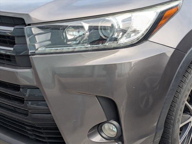 Used 2017 Toyota Highlander SE w/ Carpet Mat Package AWD/4WD image 9