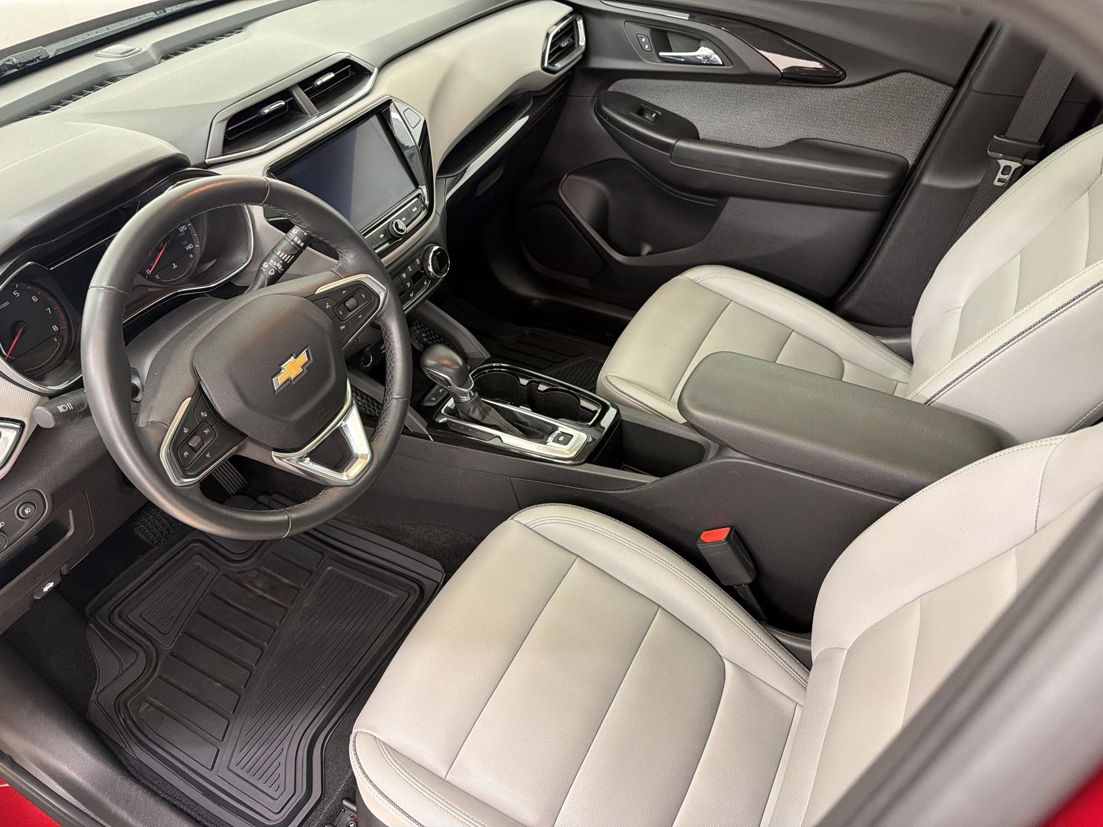 Used 2021 Chevrolet TrailBlazer LT w/ Sun and Liftgate Package FWD image 4