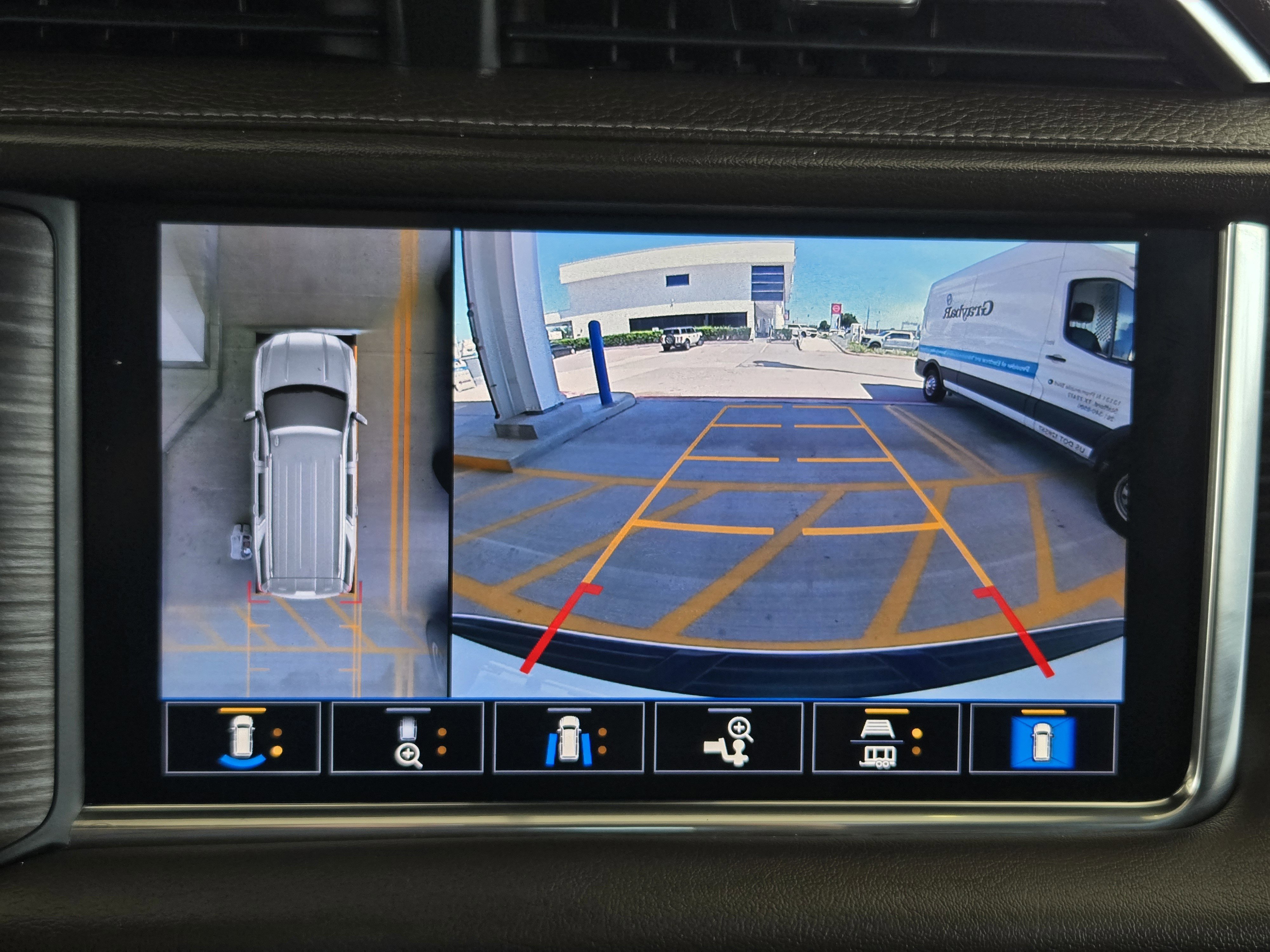 Used 2021 GMC Yukon Denali w/ Advanced Technology Package RWD image 13