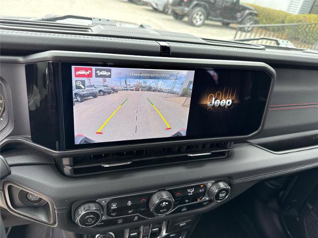 Used 2024 Jeep Gladiator Rubicon w/ Technology Group image 8
